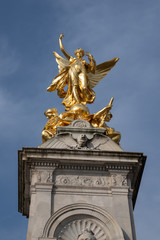 Fototapeta na wymiar Statue outside Buckingham Palace, London England.