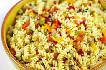 salade de pâtes froide aux légumes