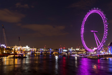 Obraz premium Night photo of London with illuminated London Eye and Thames
