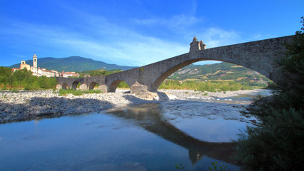 old bridge over the river in bobbio village in italy - obrazy, fototapety, plakaty