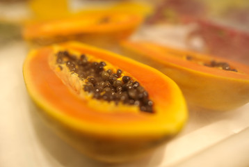 Papaya pulp cut into slices.