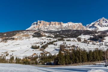Fototapeta na wymiar Skiregion Alta Badia, La Villa, Südtirol, Alto Adige, Dolomiten, Italien, Europa