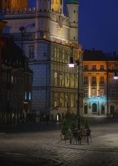 Pusty plac na starym rynku nocą