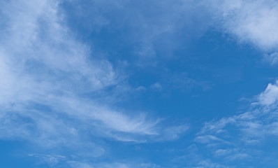 Fototapeta na wymiar Beautiful white fluffy clouds on vivid blue sky in a sunny day