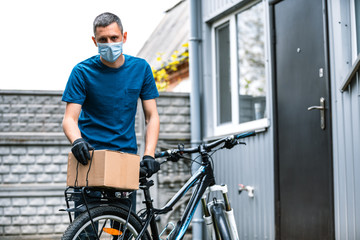 Fototapeta na wymiar pandemic home delivery of food by bicycle. social distancing for infection risk