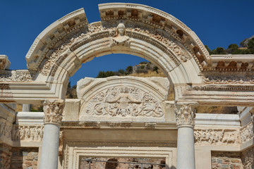 Obraz premium Temple of Hadrian in Ephesus ancient city, Selcuk, Turkey