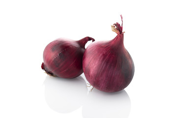 Red onion. Two red onions on a white background. (Tr - kirmizi sogan)
