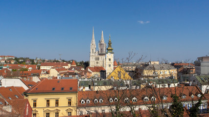 Obraz premium Zagreb/ Croatia-Apr, 5th, 2020: Gothic cathedral in Zagreb after being damaged in earthquake that broken tip of the south tower off and damaged older buildings in the historical city center
