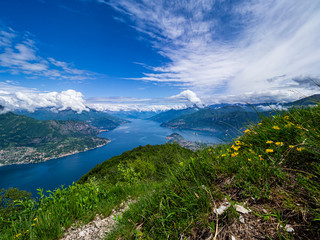 Fototapeta na wymiar Landscape of Lake coo from an alpine trail