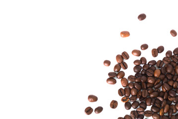 Naklejka premium Brown coffee beans isolated on white background