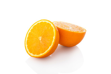 Sliced orange. Two half oranges facing left on a white background. (Tr - portakal)
