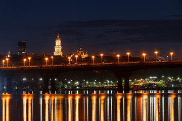 Fototapeta na wymiar night view of the city of the river