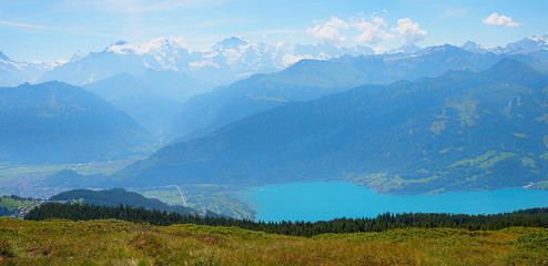 Obraz premium wunderschönes Gipfelpanorama, Aussicht vom Niederhorn auf die Berner Alpen