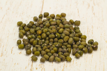 Dry raw beans mung for cooking