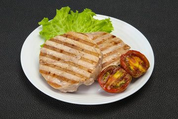Grilled tuna steak with kumato