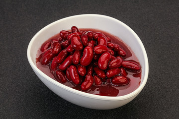 Red baked kidney in the bowl