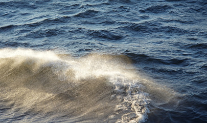 Fototapeta na wymiar Small waves in the sea at sunset