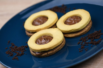 Round sandwich biscuits stuffed with chocolate