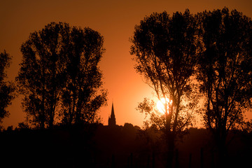 Silhouetten bei Sonnenuntergang 