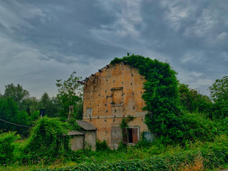 Fototapeta premium Old abandoned noble building in Southern Italy.