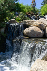 Obraz premium Waterfall with boulders in nature