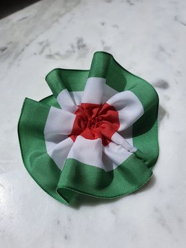 Coccarda tricolore festa della repubblica italiana 2 giugno