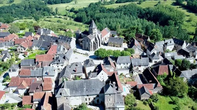 Saint Robert (Corr&egrave;ze, France) - Vue a&eacute;rienne du village