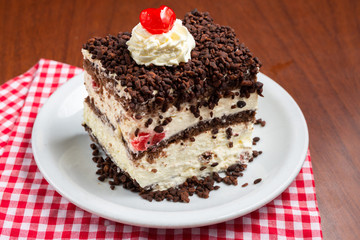 torta de crema y chocolate