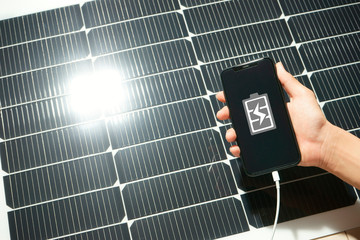 太陽光発電で充電する通信機器