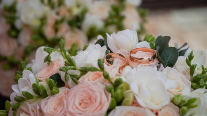 Bridal bouquet with rings and reflection.