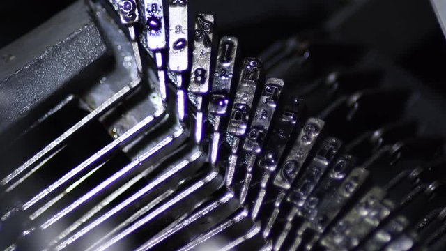 Typo keys writing and hitting in a old manual qwerty typewriter