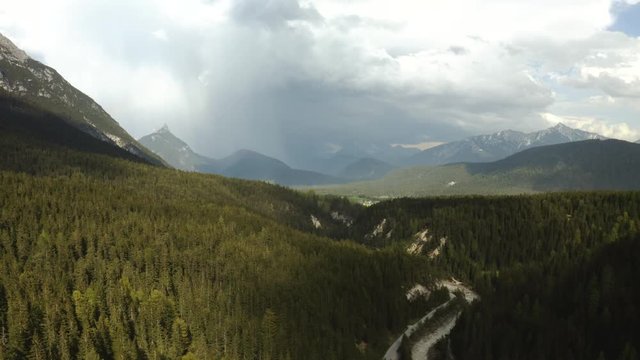 Flying through the gaistal in a cloudy atmosphere