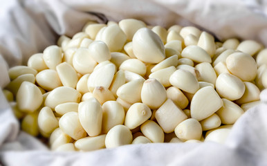 Many peeled garlic has a beautiful white color. It is used as a flavoring in cooking and herbal medicine.