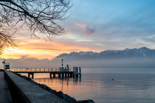 Lever de soleil sur le Lac L&eacute;man