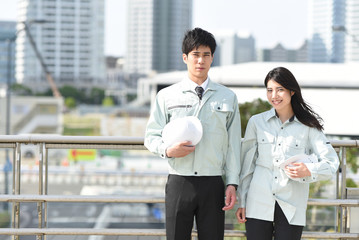 男女の作業員
