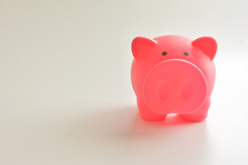 ピンクのブタの貯金箱
