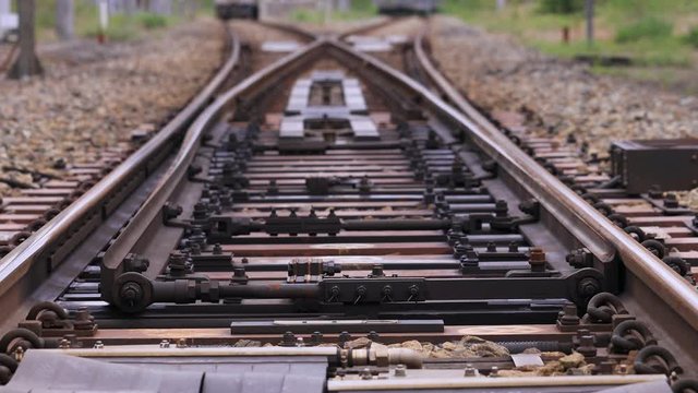 可動中の線路の分岐器