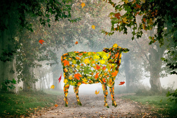 Krowa z liści - Jesień
