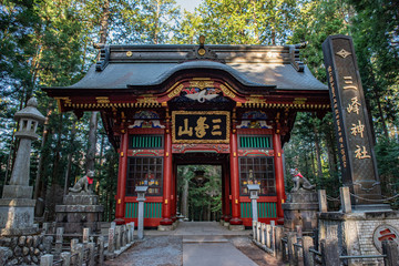 三峯神社　随身門