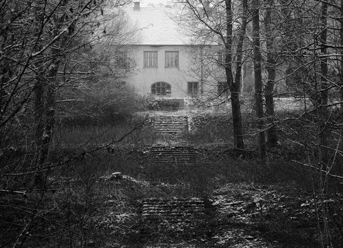Stary dw&oacute;r pałac