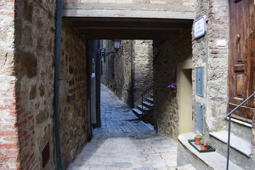 Chiusdino - The beautiful city centre of the old town of Chiusdino near to the San Galgano Abbey -...