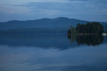 Obraz na płótnie Canvas Early morning on the lake Turgoyak , Russia