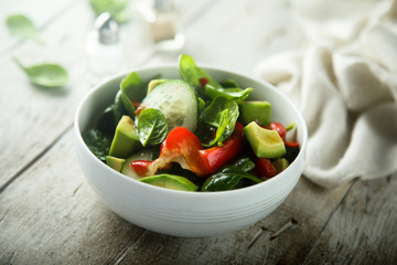 Healthy spinach salad with capsicum and avocado 