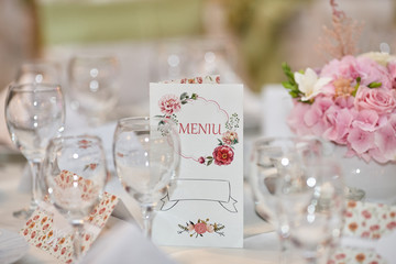 bouquet of pink roses on a wedding table, table decor