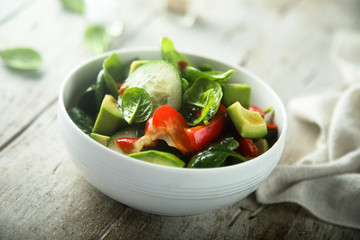 Healthy spinach salad with capsicum and avocado 