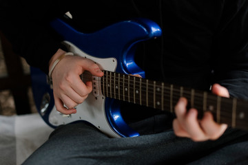 Fototapeta na wymiar A hand on the guitar 