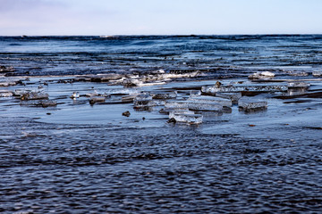 氷と波
