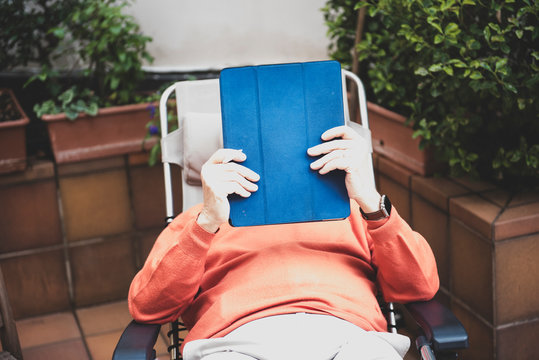 cruciverba su smart device per anziani durante il periodo del covid 19