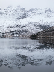 Fototapeta na wymiar A wintertime shot of the beautiful lake on the way to Nusfjord. 