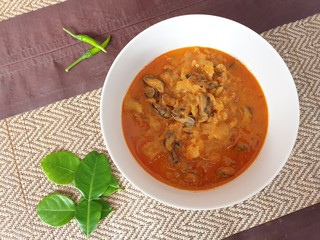 Thai pineapple with Perna viridis curry soup.